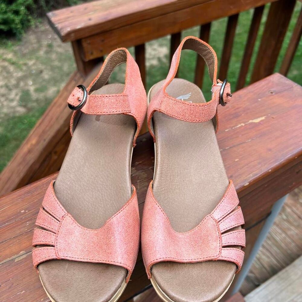 Dansko Women's US 7.5 / 8 EU 38 Orange Tan Comfort Wedge Sandals